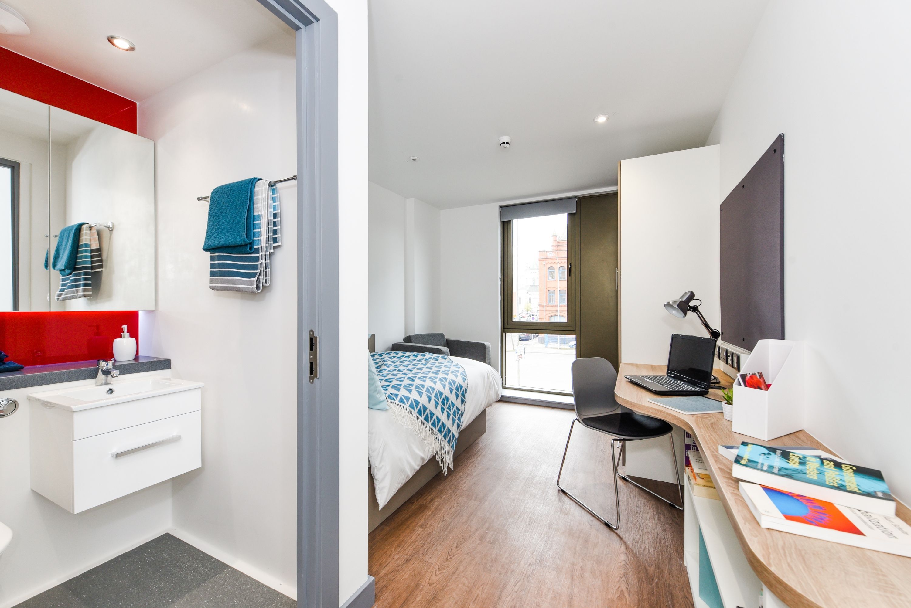 Ensuite Bronze - City View Upper Floors